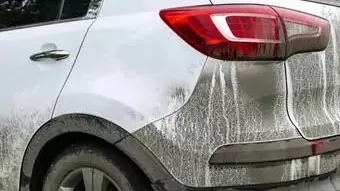 vuile auto in de winter