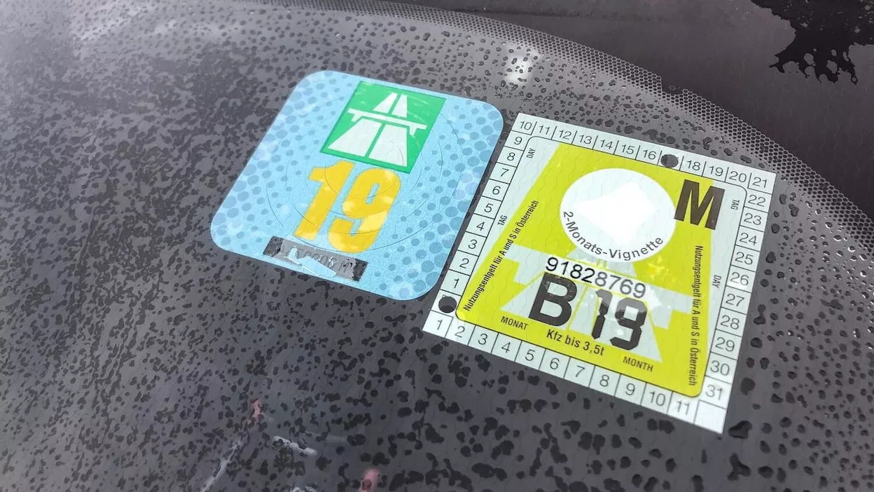 stickers op autoruit